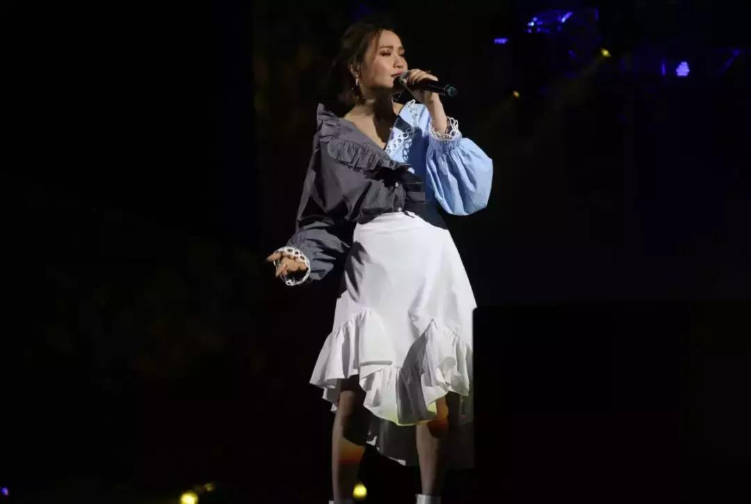 陈瑞庄心妍还有谁,庄心妍沈阳演唱会穿的红色西装