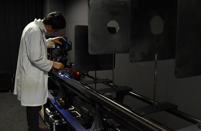 华艺灯饰照明和松伟照明哪个好,华艺灯饰照明和佛山照明哪个好