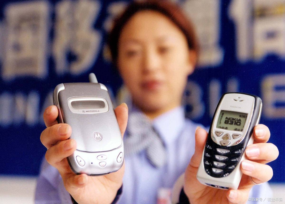 数码考古：钢铁侠用什么手机？