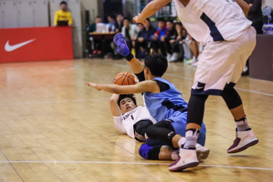 十六强激烈幸存不易新八强更强明日开战丨2018-19耐克高中联赛