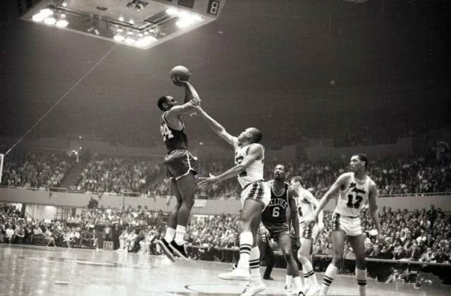 打板跳投霍华德,打板投篮科比