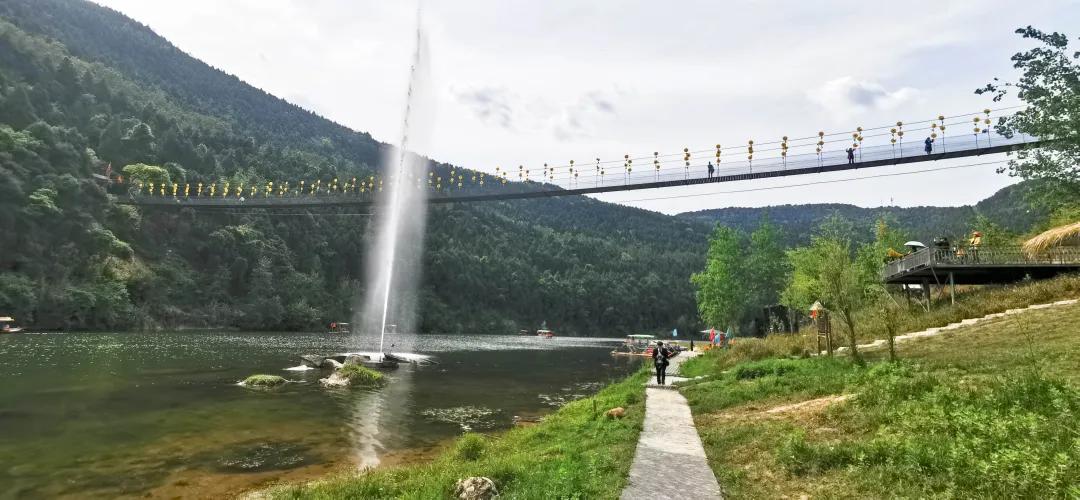 南充哪里有玻璃栈道和玻璃滑道,南充摇摆桥