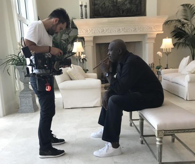 迈克尔乔丹第2冠表演时刻,迈克尔乔丹惊世一投庆祝