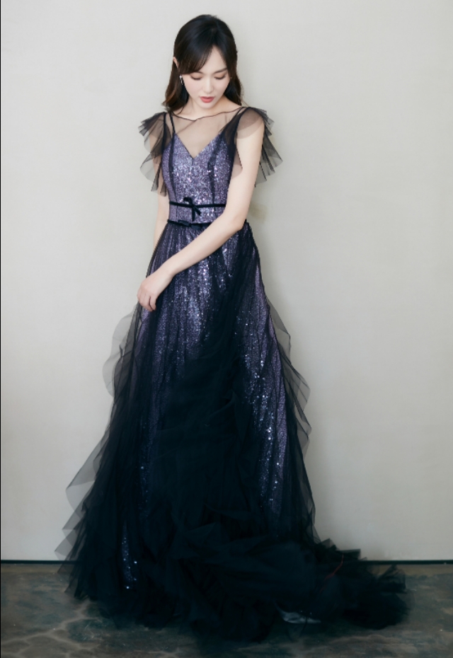 唐嫣的半透视礼服,尽显火辣身材,罗晋真的太有福气了!