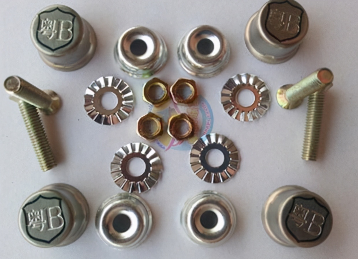 车牌螺丝怎么拆卸之后重新安装,如何做一名合格的老司机