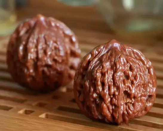 才买的文玩核桃怎样更快盘出包浆,文玩核桃出包浆以后怎么盘玩