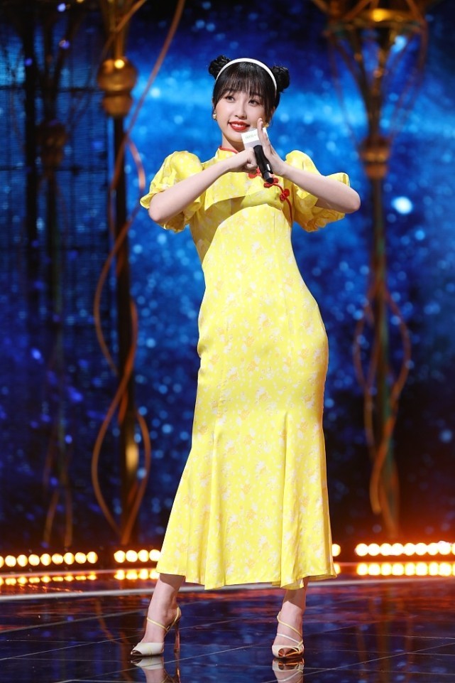 虞书欣同款粉蓝蓬蓬裙测评,虞书欣丸子头蓝色衣服