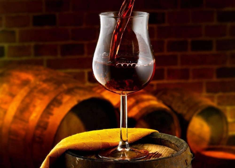 白酒和红酒喝哪款好,白酒和红酒有什么区别呢