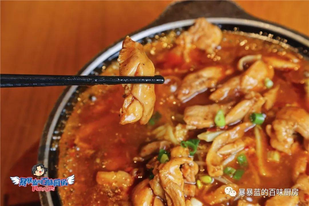 一到饭点店里就坐满了人,一到饭点全是食客