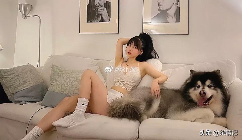 蜜桃臀挺翘饱满，是她成为无数宅男的梦中情人