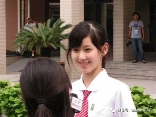 中国校服的问题,可绝不仅仅是丑