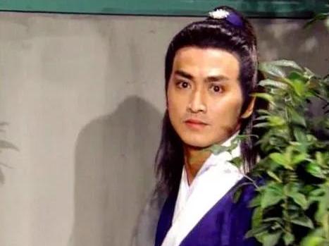 搬尸工逆袭身价过亿，61岁何家劲为初恋守身不婚，路边喝5元糖水