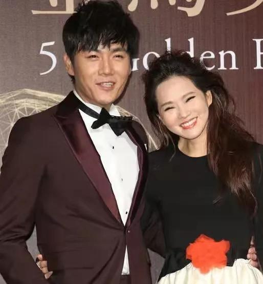 伊能静的坎坷情史:亲手葬送23年感情,离婚后嫁秦昊收获幸福