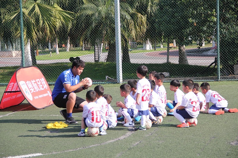 「众志成城抗疫万众一心复工」南充奥航足球俱乐部青训营开练