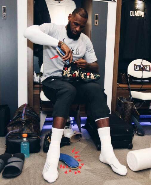 鞋子里面的小秘密——原厂与NB*级A**私人定制鞋垫到底有何不同？