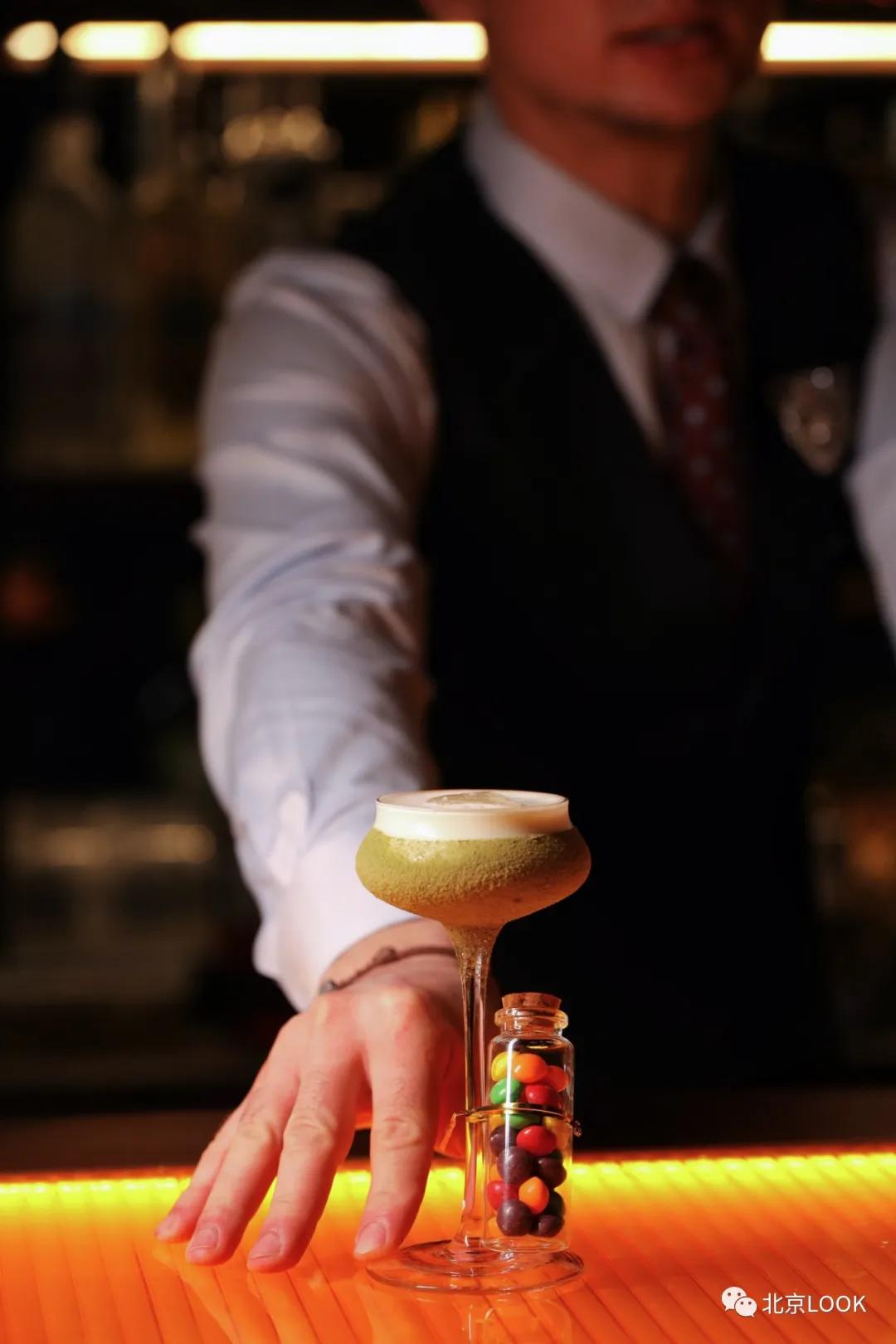 国贸旁边的楼顶酒吧,国贸下的酒