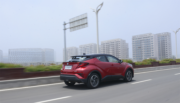 丰田c-hr双擎2021款双擎2.0le-cvt,丰田c-hr混动真实测评