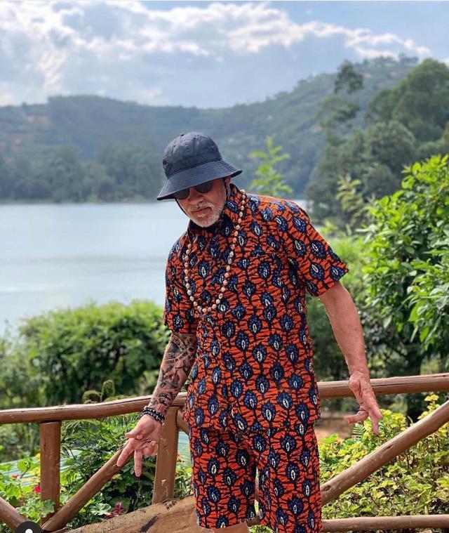 58岁英国富豪,英国亿万富翁富家女