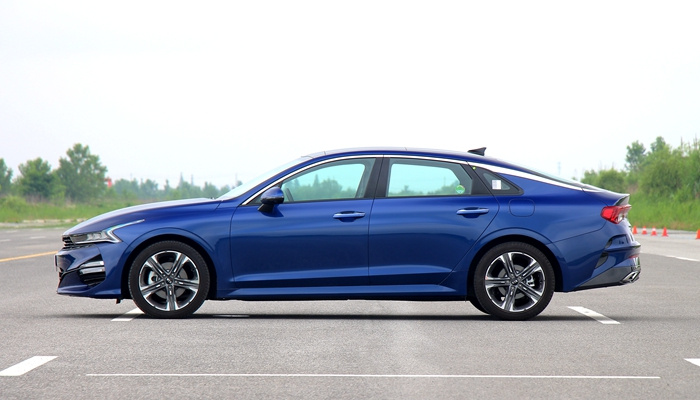 起亚k52021款焕新版最低价,起亚新k5亮相重回b级车颜值巅峰