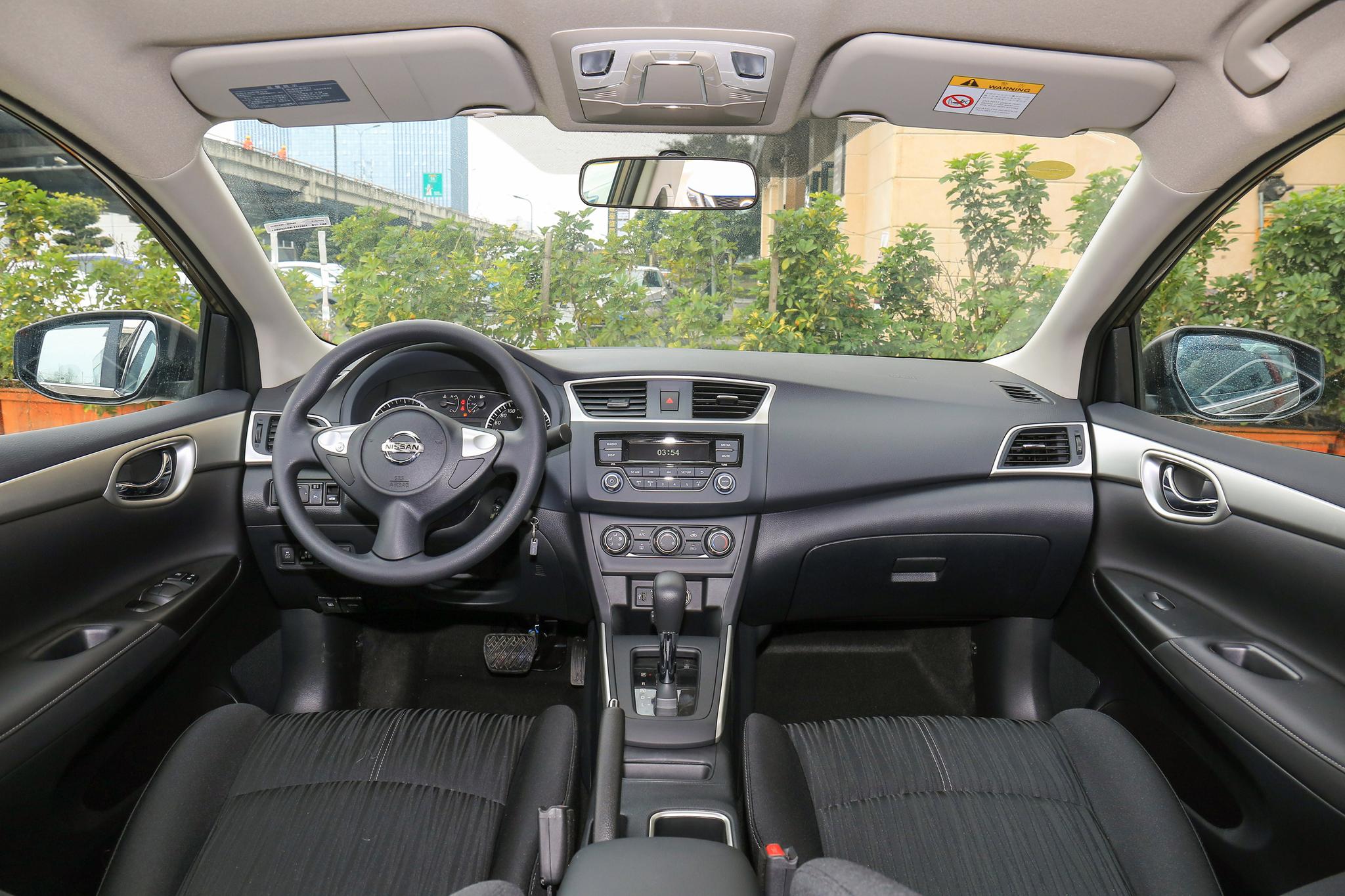 日产轩逸2018款1.6经典舒适版白色,试驾日产轩逸2015款自动cvt怎么样