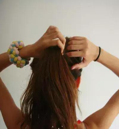 头发扎起来很短怎么扎丸子头,丸子头这样扎才好看整天都不易散