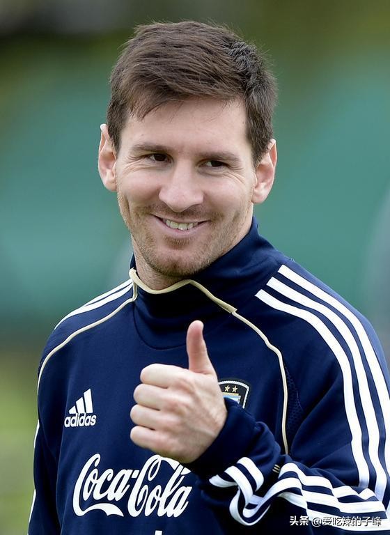 梅西表态留队,梅西宣布留在巴萨原视频