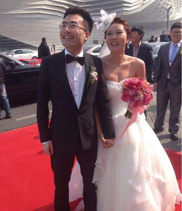 生理期遇上比赛日,23岁的她为国夺冠,赛后疼到虚脱,被抱下场