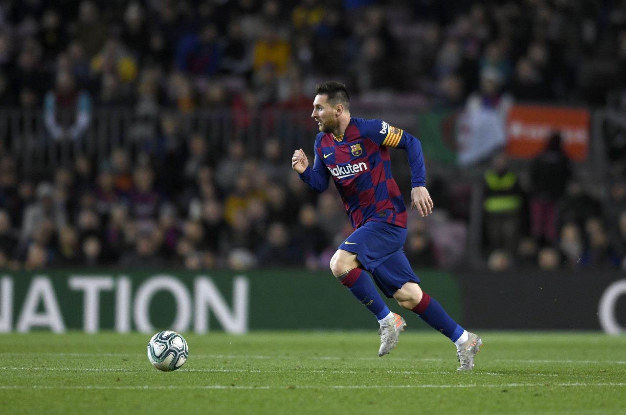 梅西和c罗以及范戴克,足坛帅哥梅西c罗