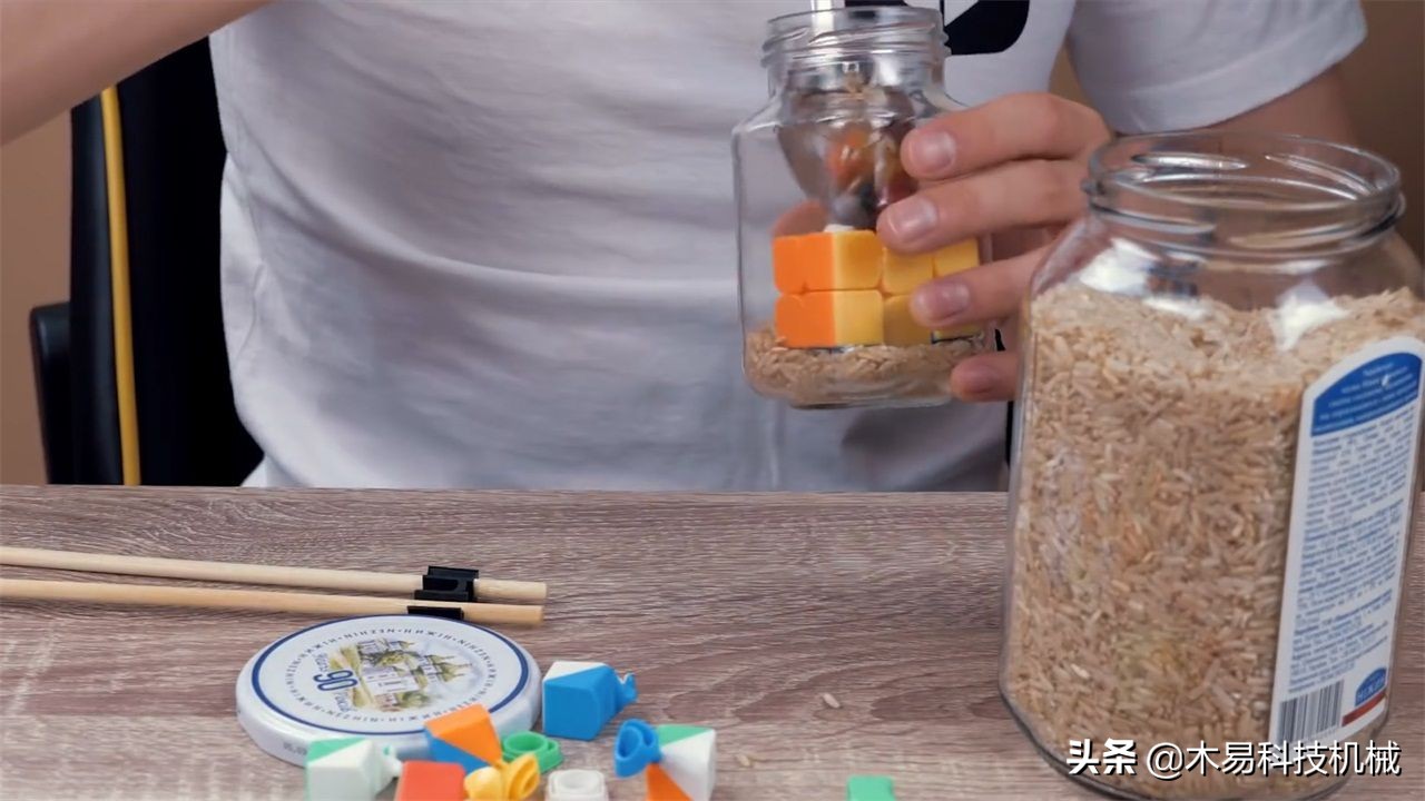 比瓶子大的魔方怎么装进去,比瓶口大的魔方