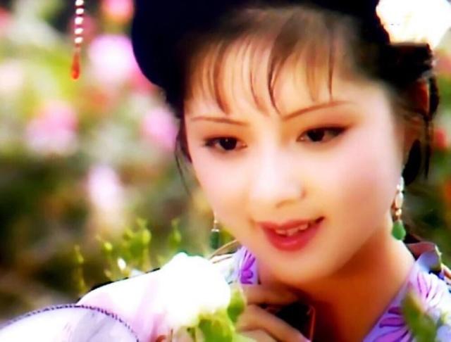 宝钗是贾母的什么人,宝钗是林黛玉的什么人