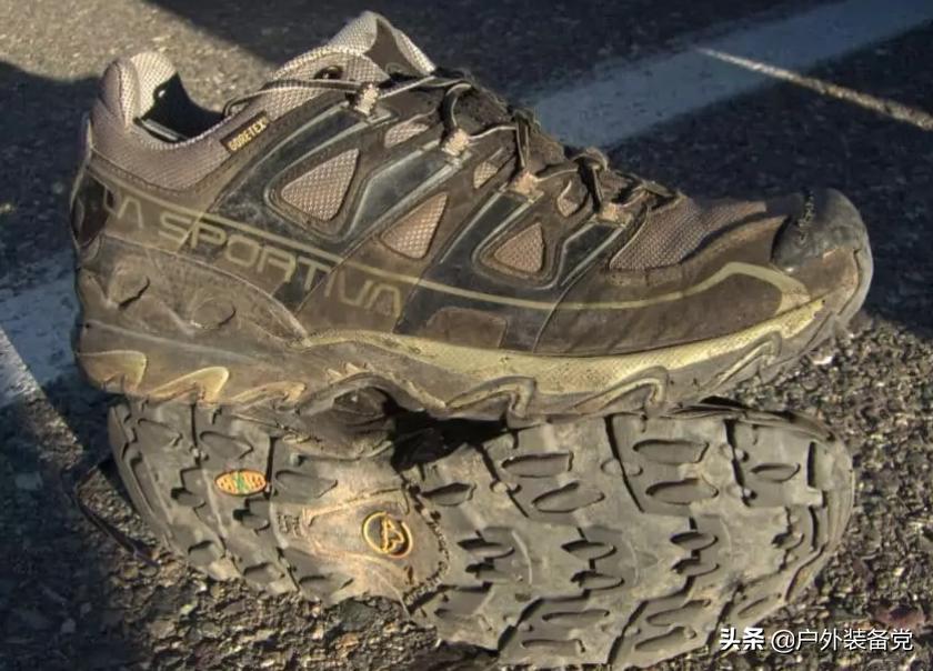 脏兮兮的旅游鞋,徒步鞋爬山脏了怎么清洗