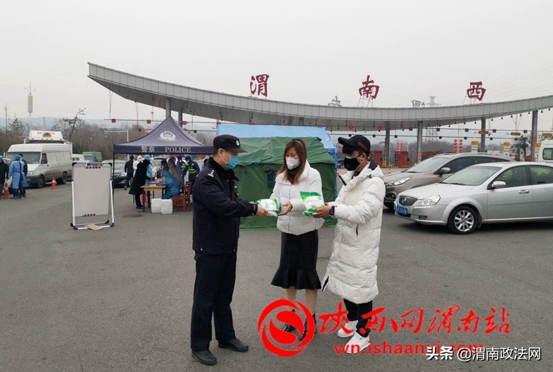 心系疫区暖心捐赠的最美女经理兰娜娜（组图）