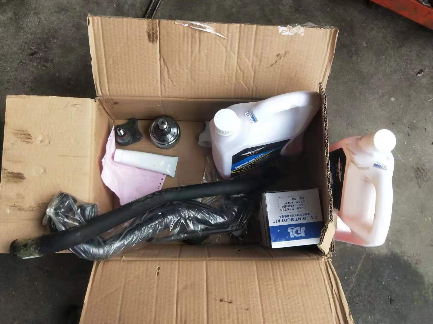 打方向异响颠簸路面不响,汽车打方向和坑洼异响