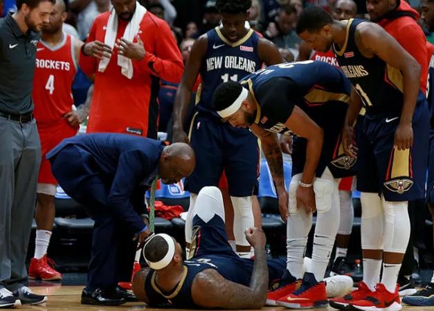 他曾是NBA第一中锋竞争者，受伤后组队詹姆斯，现在怎么样了？