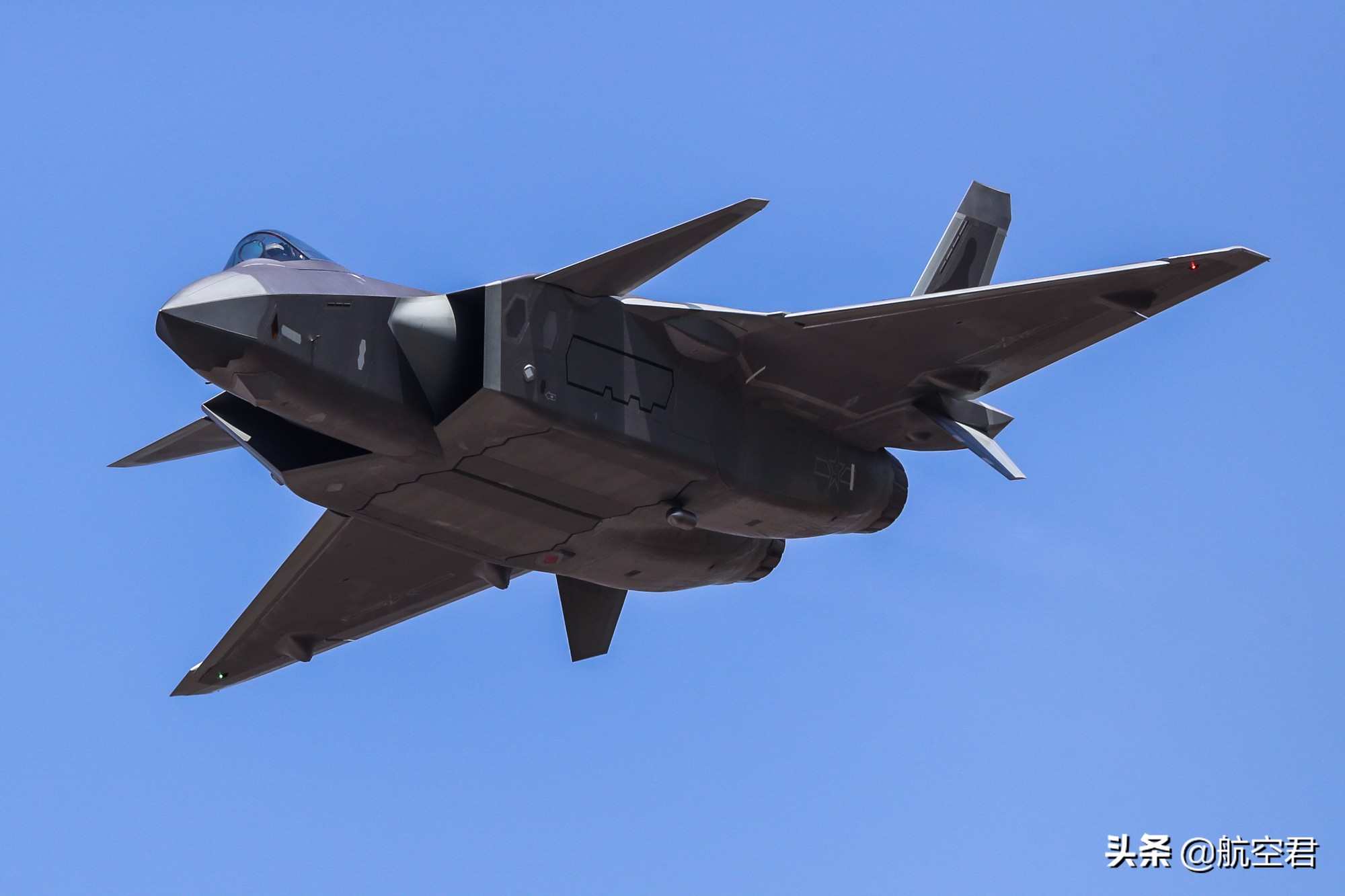 我与祖国共成长,从拍飞机的摄影器材一撇生活品质的迅速提高