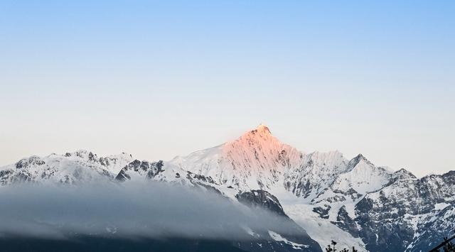 仰望雷克萨斯,卡瓦格博是什么神