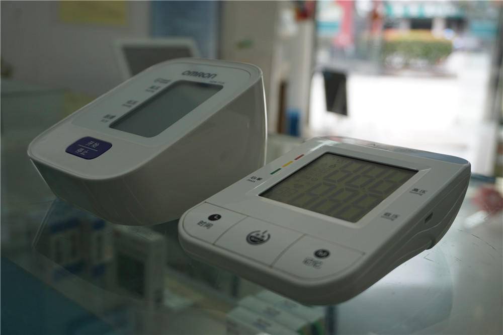 爱尔泰血氧饱和度仪,aicare电子臂式血压计