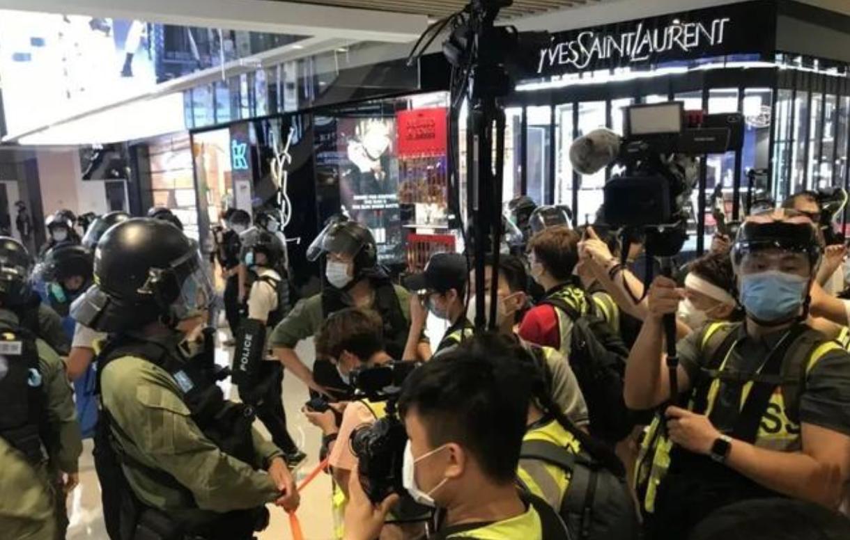 这下，“港独”的“羊皮”被香港警方拿下了