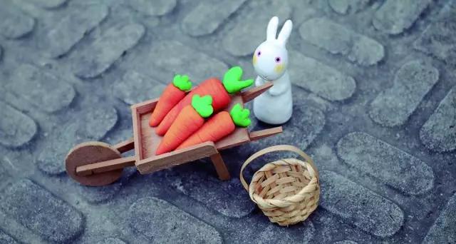 胡萝卜手工作品幼儿园简单教程,手工布艺胡萝卜制作过程图片