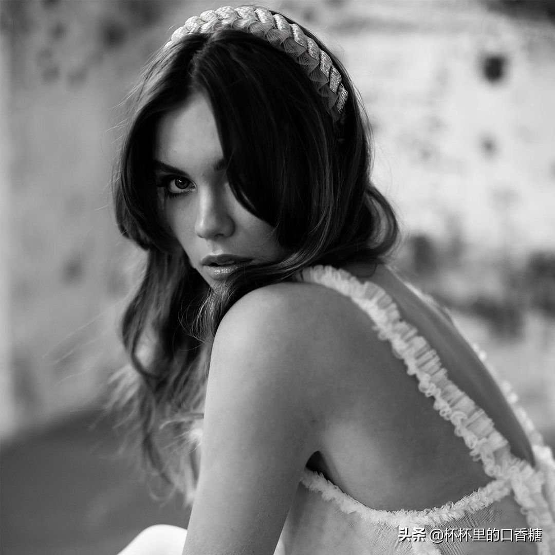 浪漫唯美顶上装饰，让澳头饰品牌ChristieMillinery伴你走向幸福