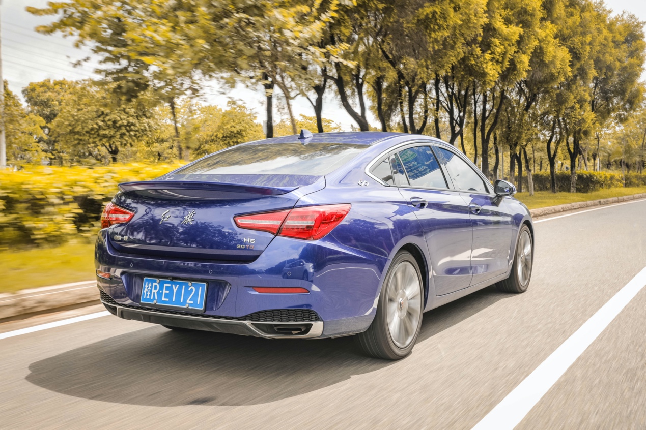 试驾新款红旗h5,红旗h5值得买吗有哪些缺点