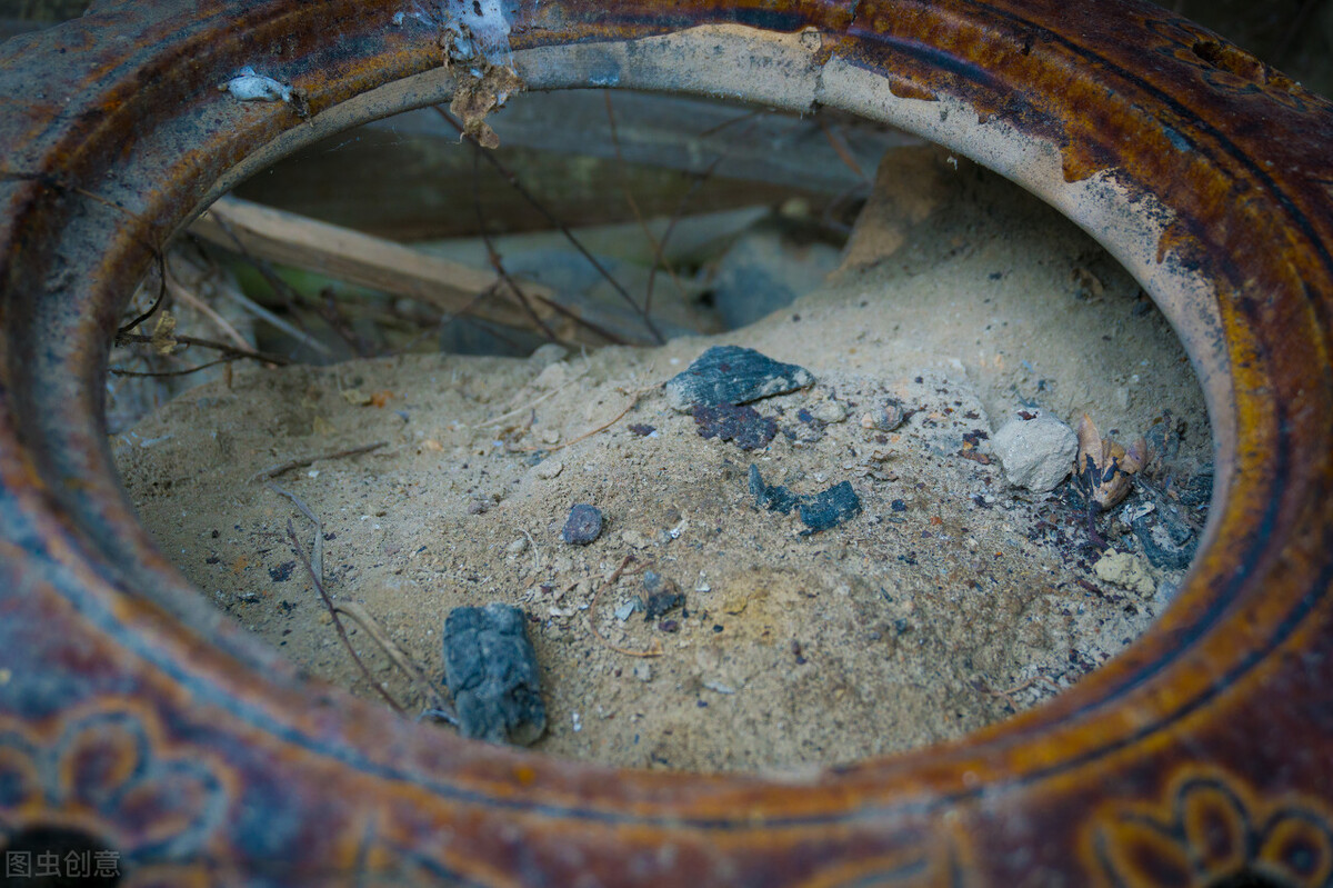 粮仓稻谷遭虫蛀如何治？老农六土法，稻谷储存一年都没事