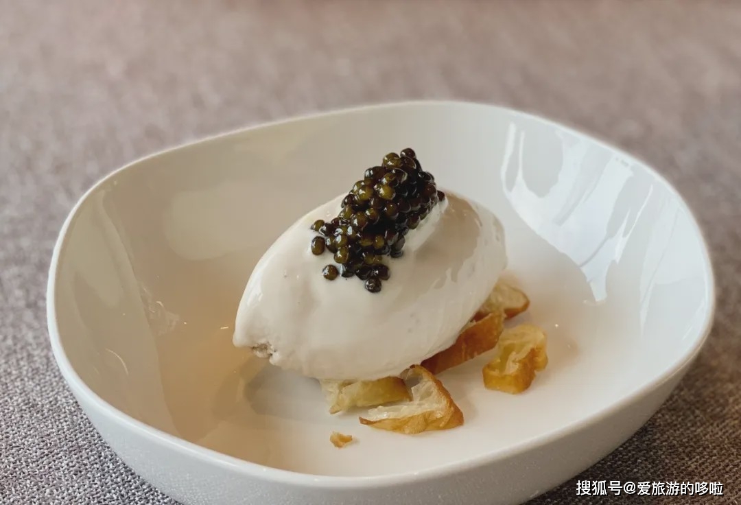 硬核吃鱼子酱指南，配糖油饼臭豆腐皮蛋