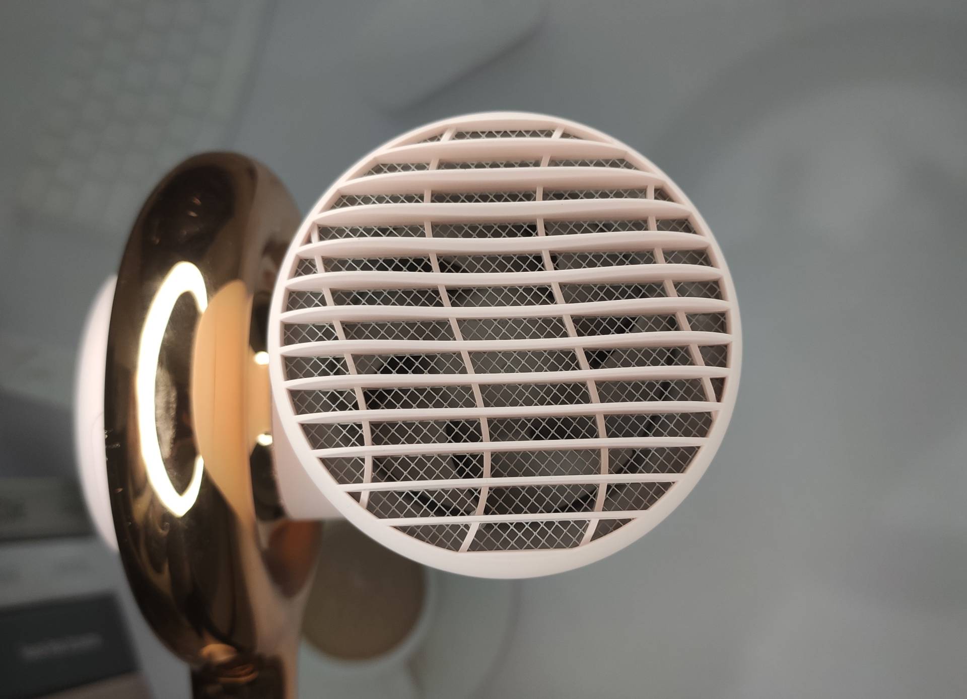 便捷科技的时代，一个多世纪没改变的吹风机，品仕乐它来重新定义