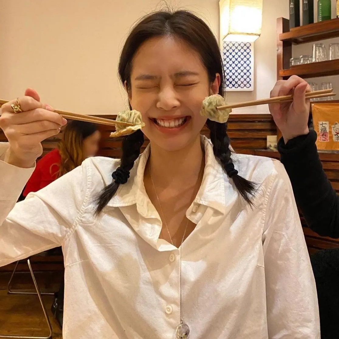 有南韩女爱豆还用什么网图当头像,韩国女爱豆头像复古