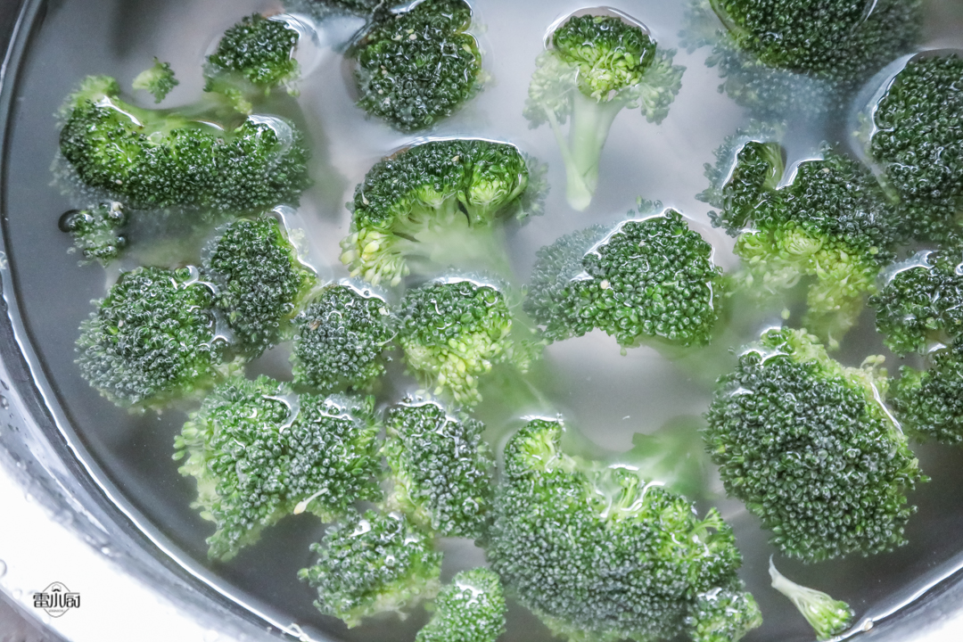 怎样洗西兰花的小虫,洗西兰花用什么方法洗得干净