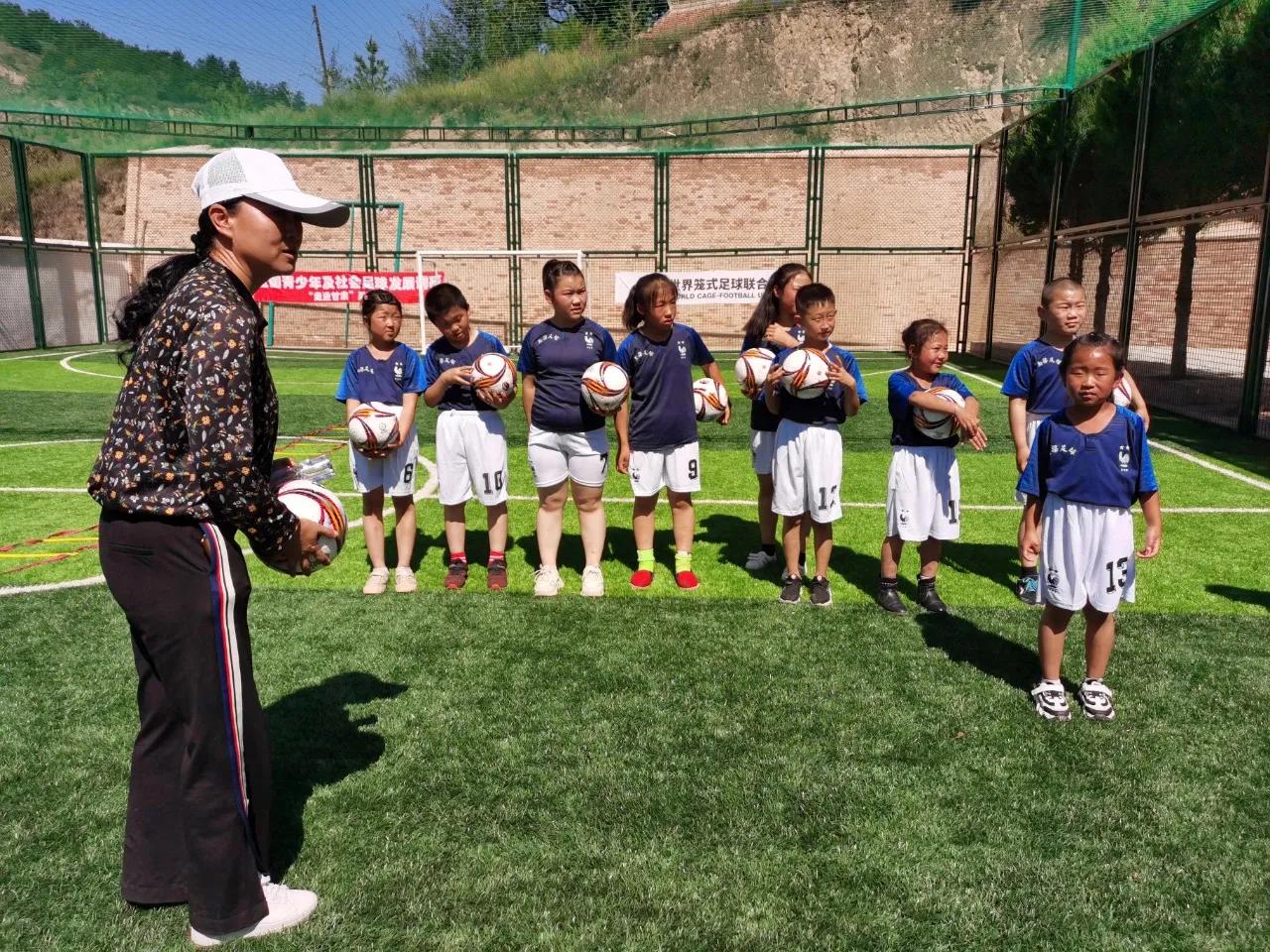 “走进甘肃”采访活动之二体育帮扶打造精神高地山村书记带来足球梦想