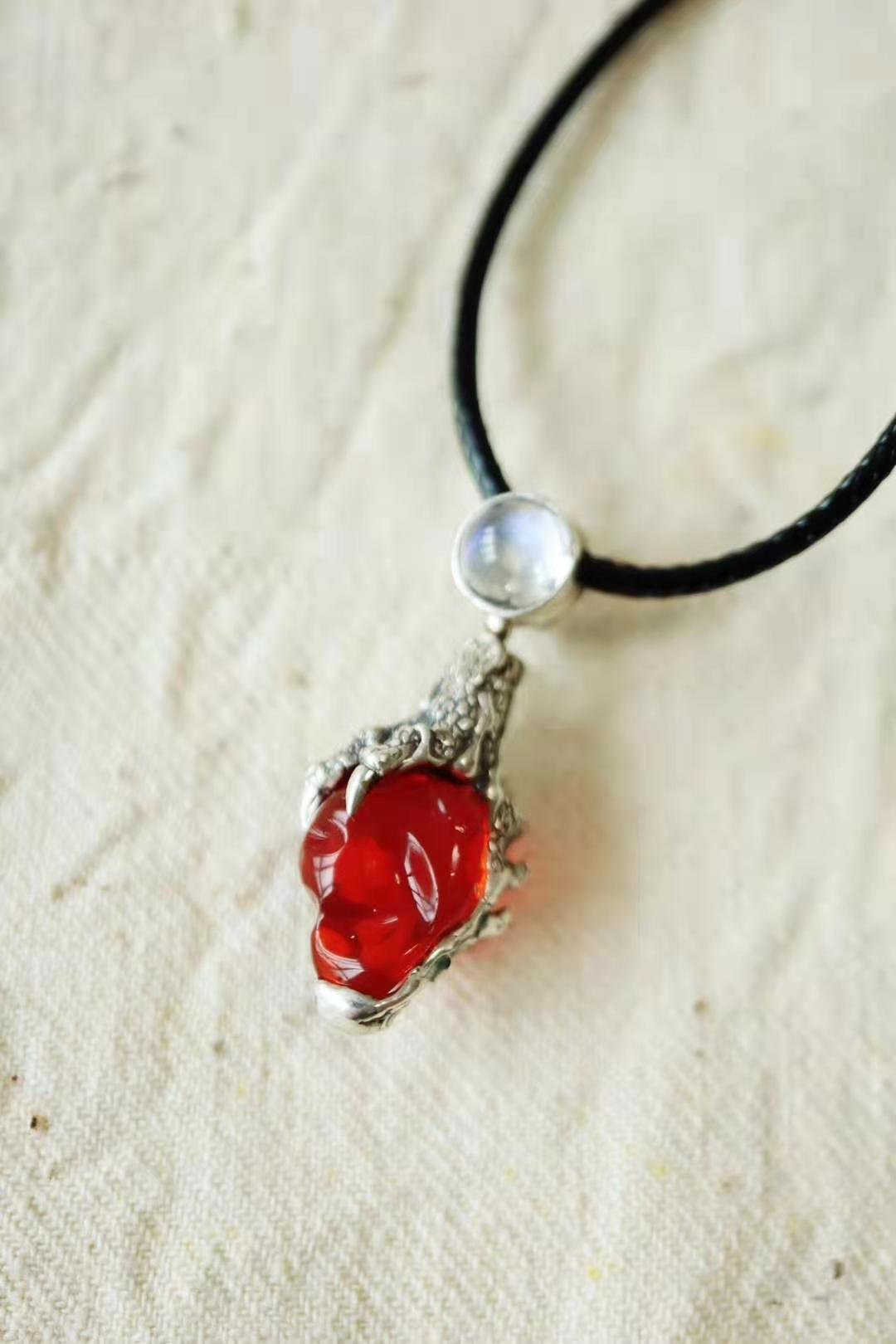 欧泊是什么宝石价格多少,欧泊是贵重宝石吗