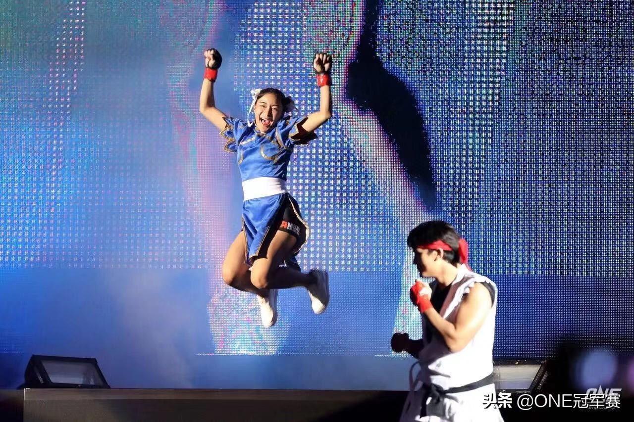 专题｜圆笼第一美女瑞卡·艾什主场再作战