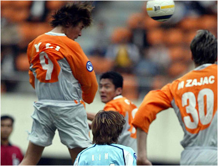 东亚杯2008李玮锋对日本,中韩足球冲突李玮峰